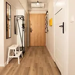 Twin Towers Apartment *